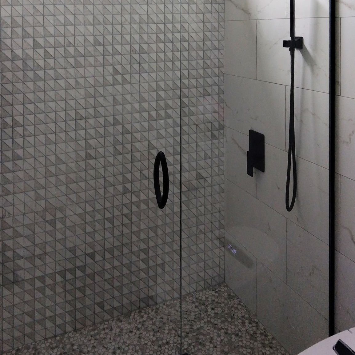 Signature Pivot European heavy duty enclosure using Matte Black hardware